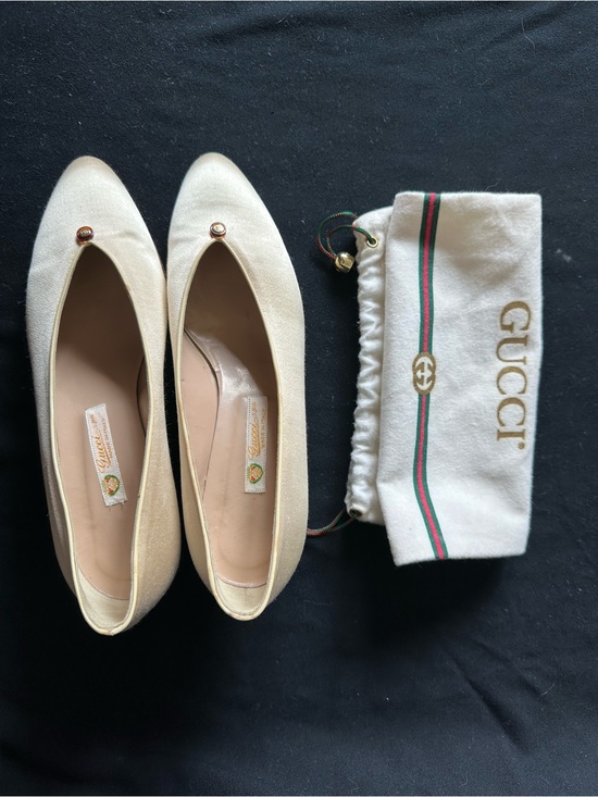 Gucci Shoes - Vintage Gucci Cream Satin heels with dust bag Gold-Tone Accent 36.5